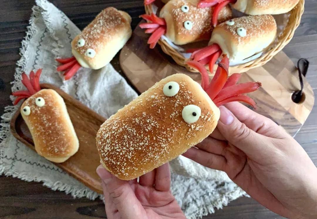可爱呆萌的脆肠章鱼面包,做法简单,松软好吃,营养早餐_面团_进行