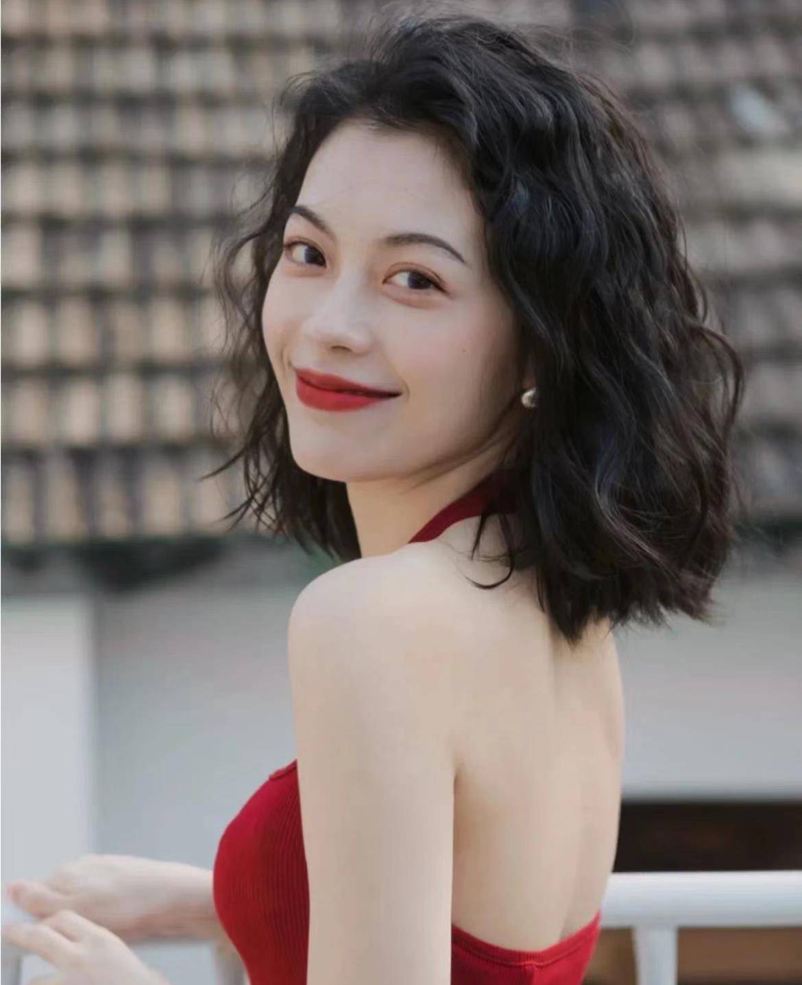 2023年发型流行趋势,这4款最美!_卷发_弧度_纹理