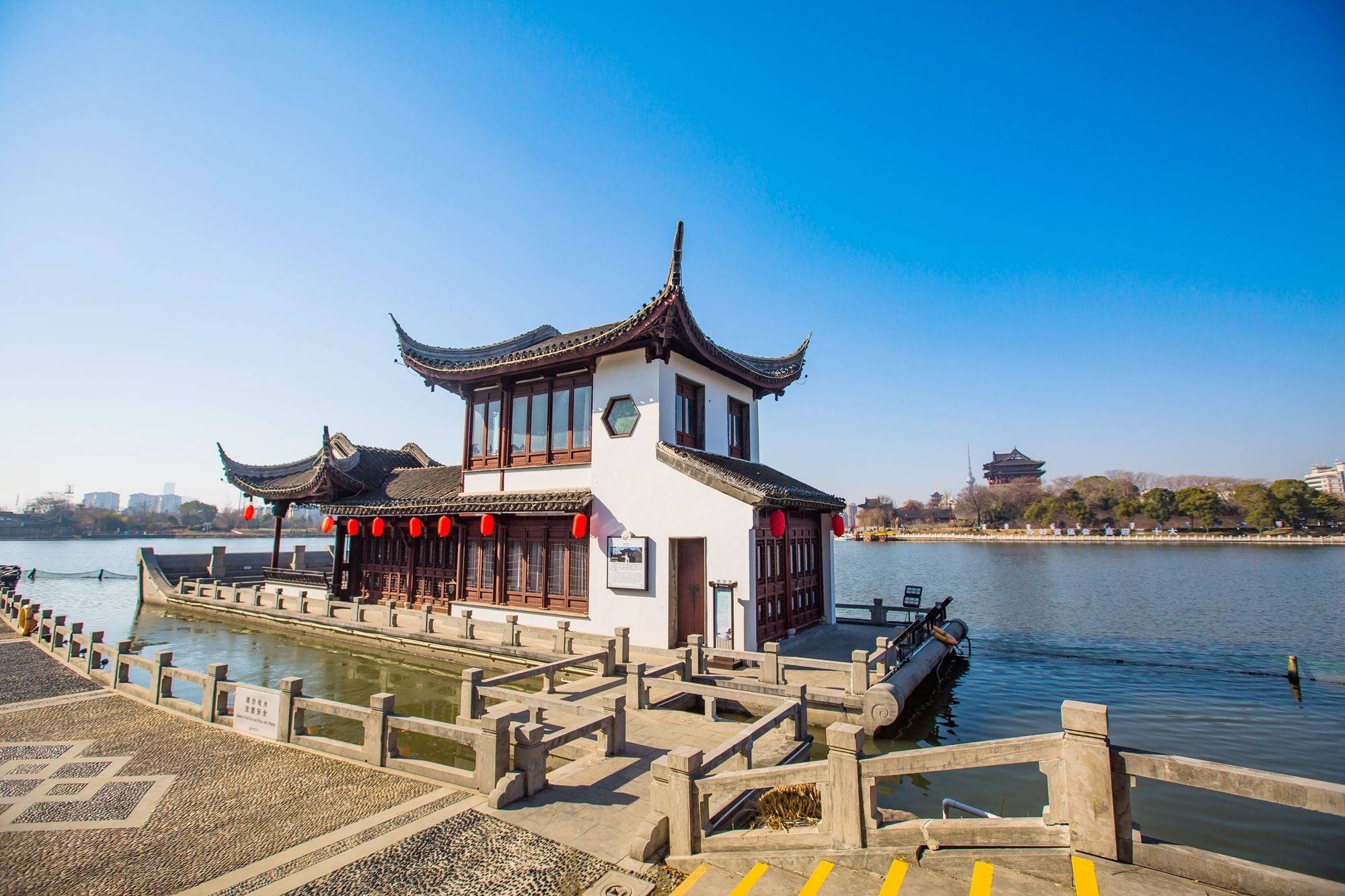 江苏泰州有一座桃园,碧水绿树,亭台楼阁,蕴藏着风花雪月的故事_石舫