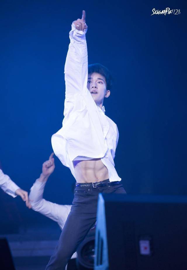 易烊千玺线条清晰的九块腹肌,有没有征服到你?