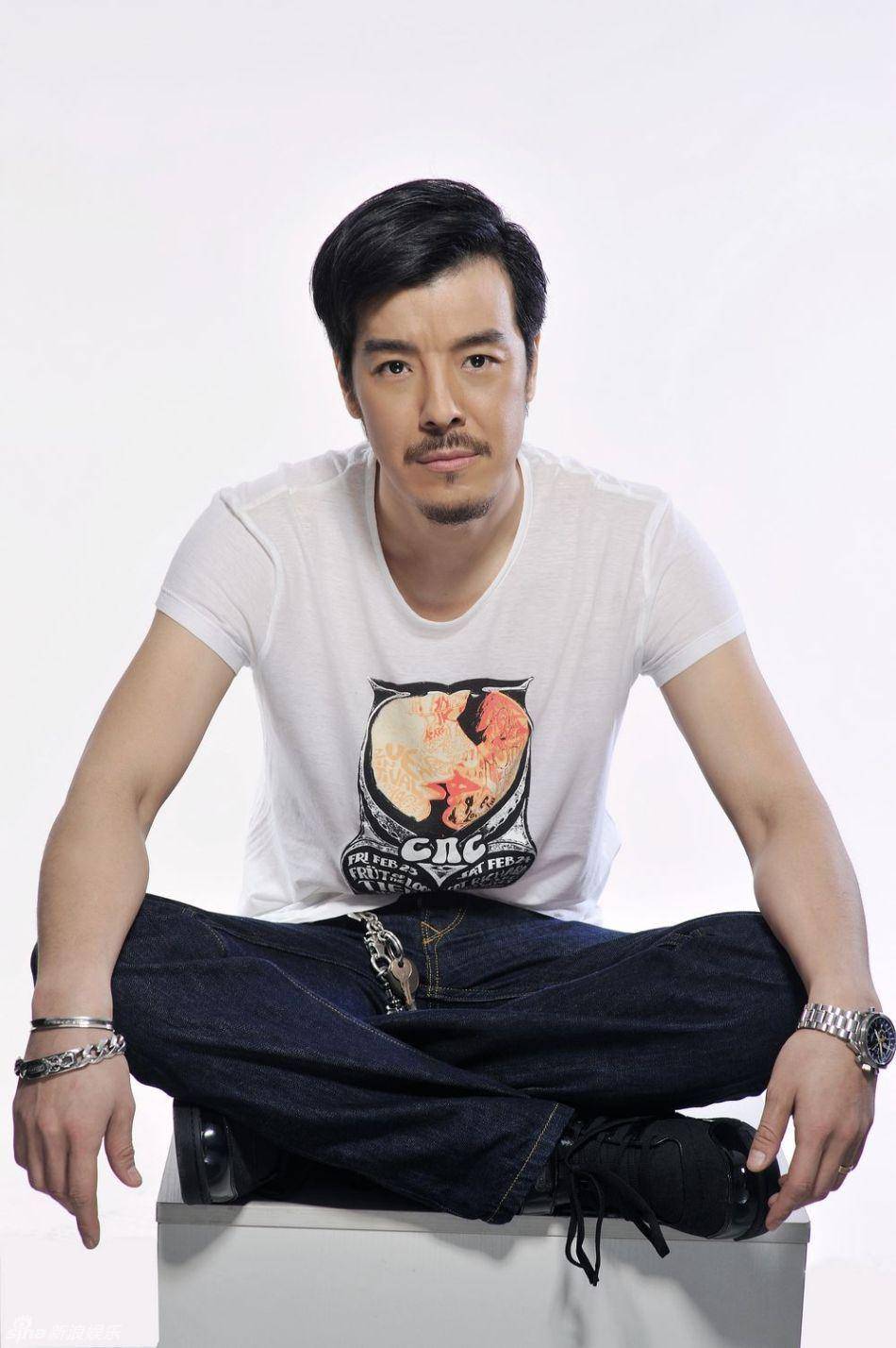 著名演员海一天:荧屏上让人恨得牙根痒,生活中是模