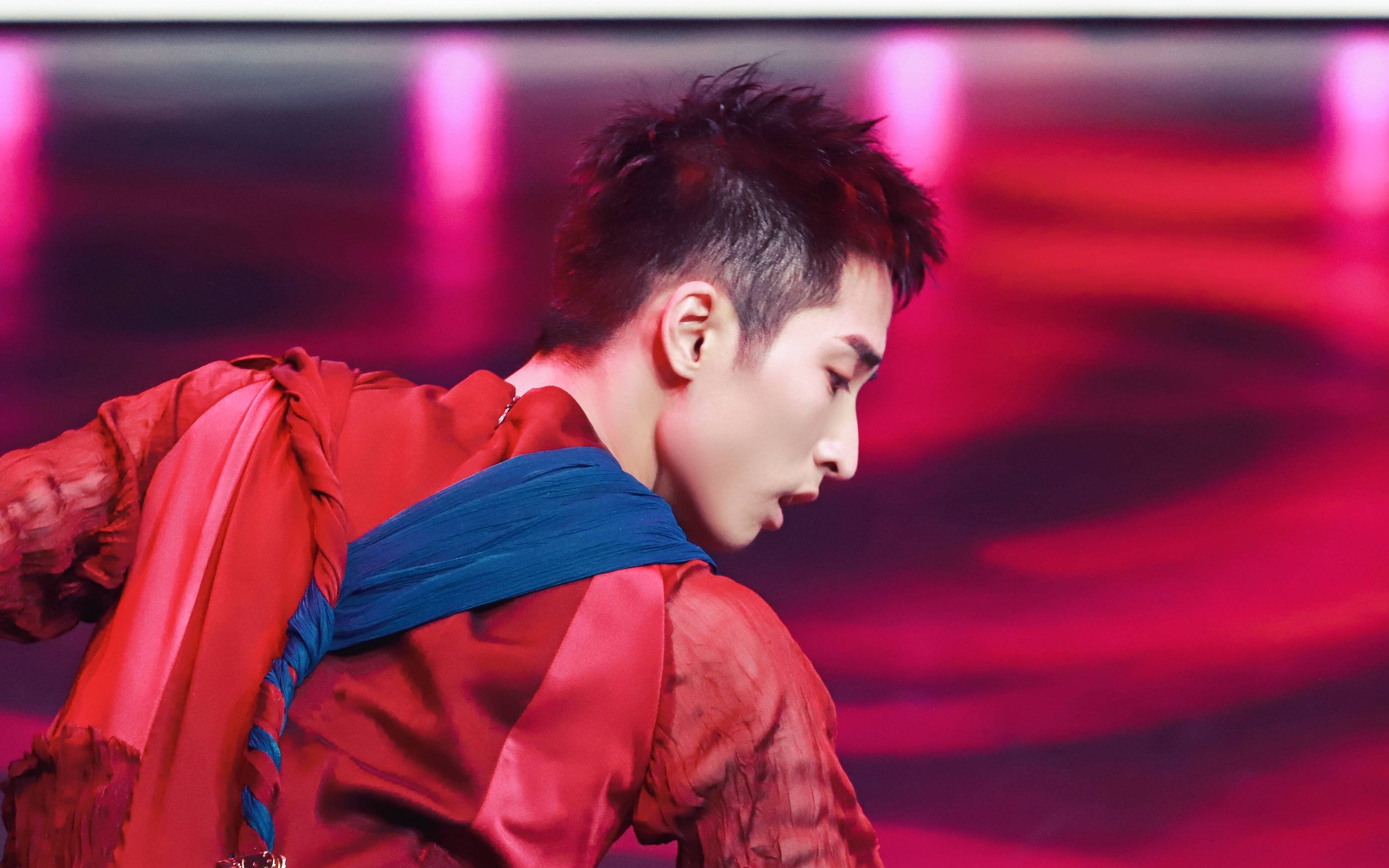 李响和唐诗逸粉丝互撕,二人紧急下场发文灭火,呼吁不要伤及正主