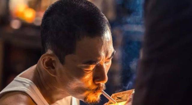 此人就是被誉为近现代第一贼王的黄瘸子,其实他本来也不是一个瘸子