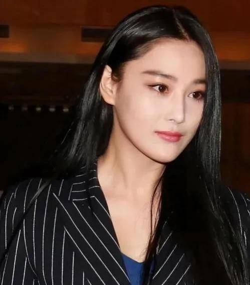 刘涛写真如豹,刻画娱乐圈"见而不露"的秘诀_柳岩_张含韵_黄多多