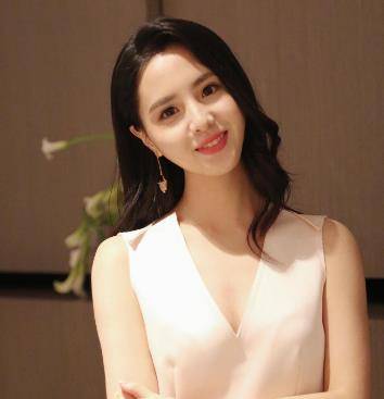 今被判赔150万违约金,还被限制消费_蒋佳_黑金_网友