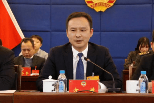 区委书记方靖出席会议并讲话2月9日,政协株洲市荷塘区第六届委员会第