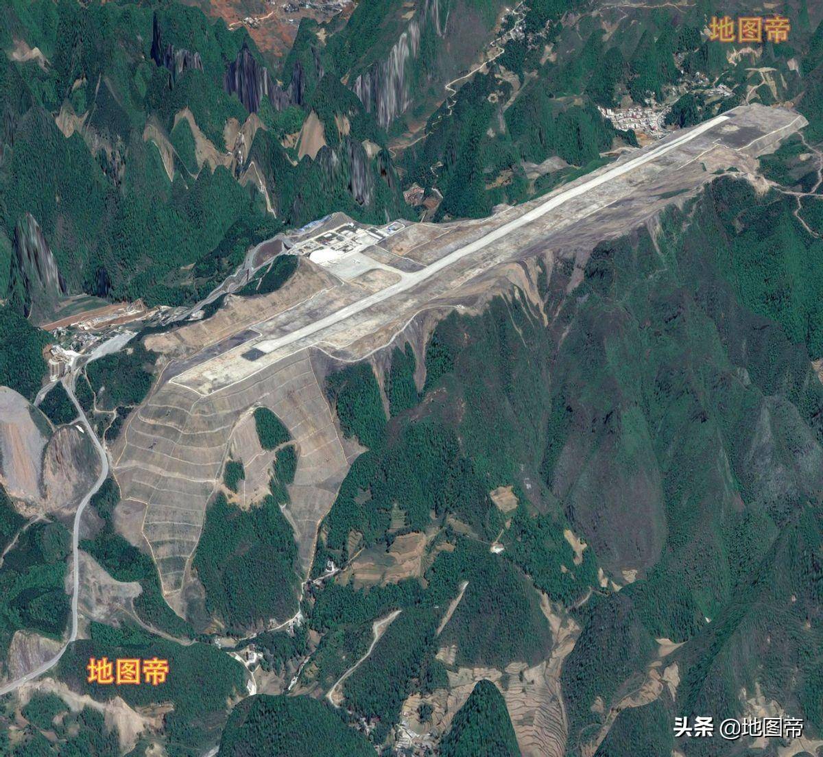 六盘水月照机场,位于贵州省六盘水市钟山区,距六盘水市区10.