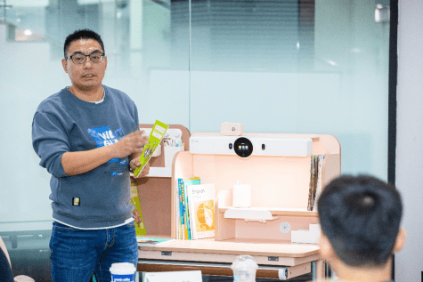 作业帮正式进军学习书桌市场,四个月跻身天猫书桌前四