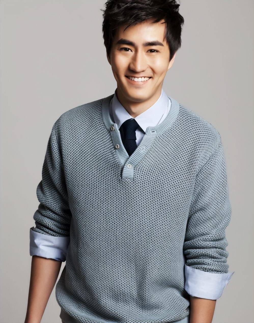 杨玏:从小童星到实力派演员,成为父亲骄傲,如今事业爱情双丰收_杨乐