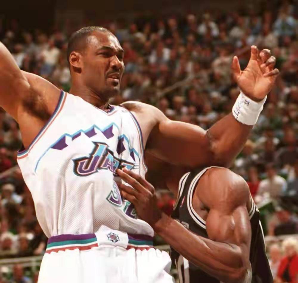 詹姆斯37岁场均25 5 7,同期的贾巴尔和马龙呢,他们的表现如何?