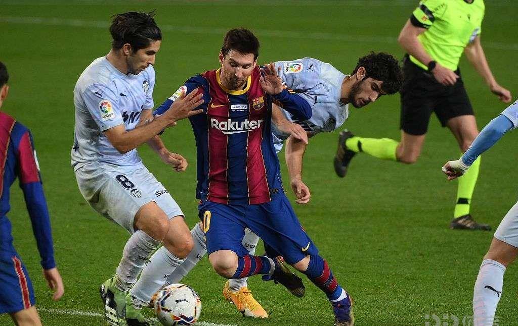 追平贝利643球!梅西在巴萨越踢越好 他明年还会离队吗?