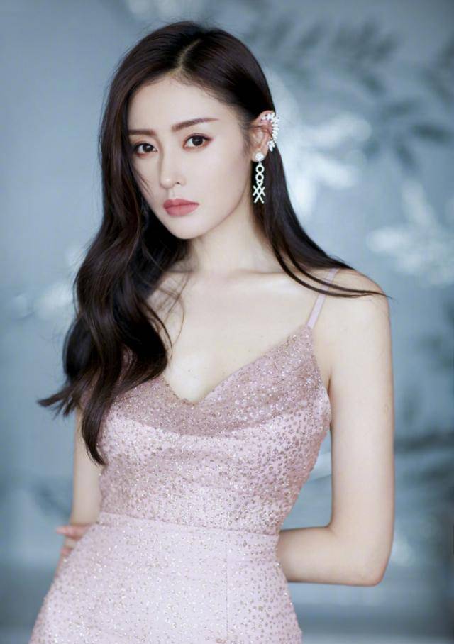 女明星的身材有多好,看了穿西装泳衣的张天爱,实名羡慕了_健身_过程