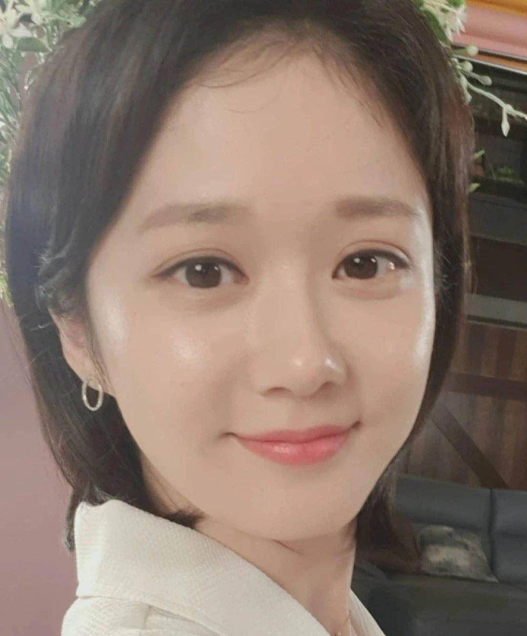 "消失"15年的张娜拉,40岁再复出,保持"童颜"全靠好习惯_皮肤_运动