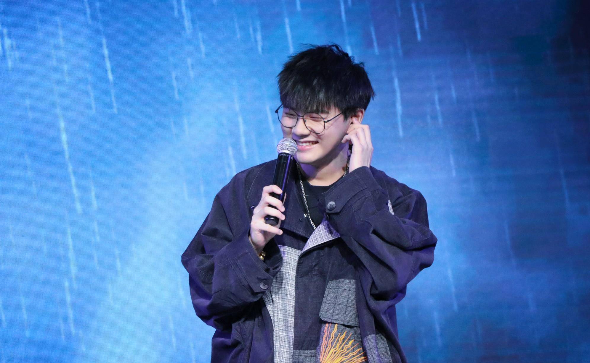 羊仔,1992年5月9日出生,安徽马鞍山人,翼之声配音社成员.