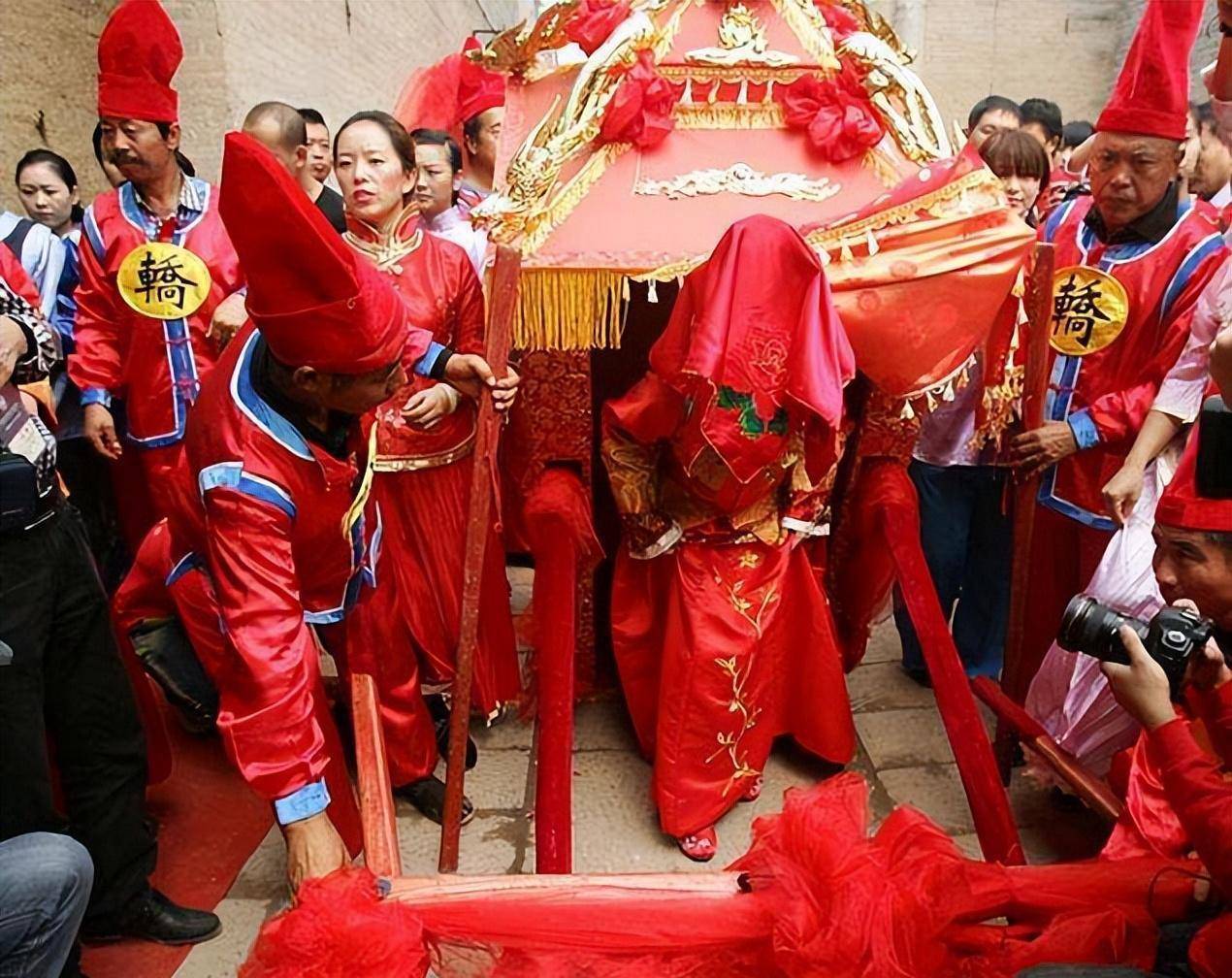 古代男子多三妻四妾，那三妻指的是哪三妻，四妾又指的是哪四妾？