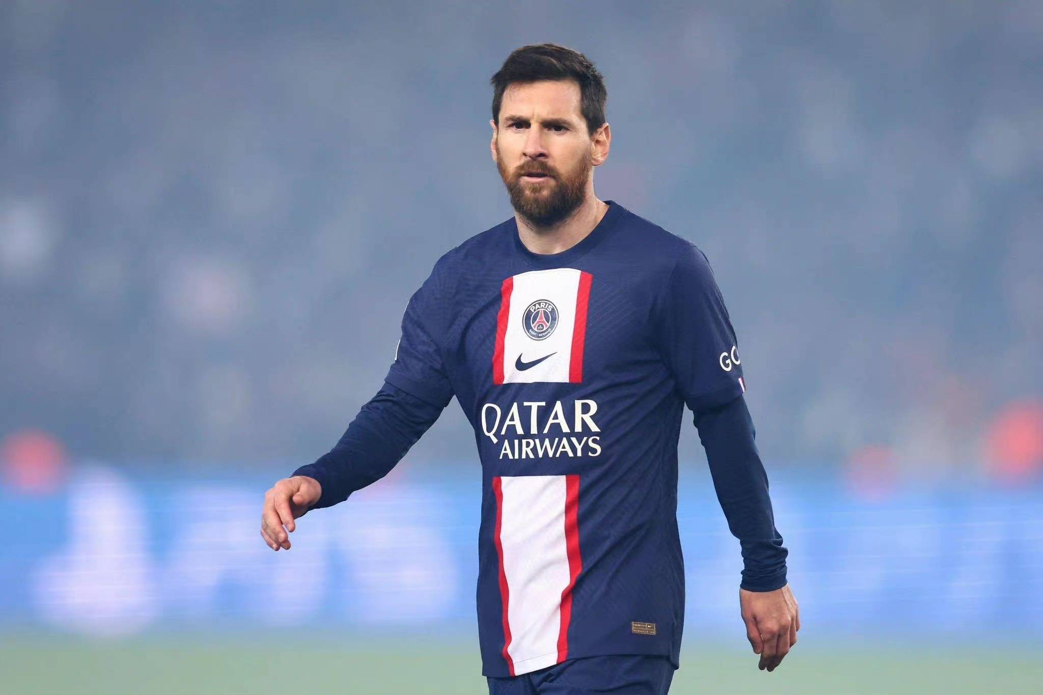 梅西一脸络腮胡子,看上去老了很多!