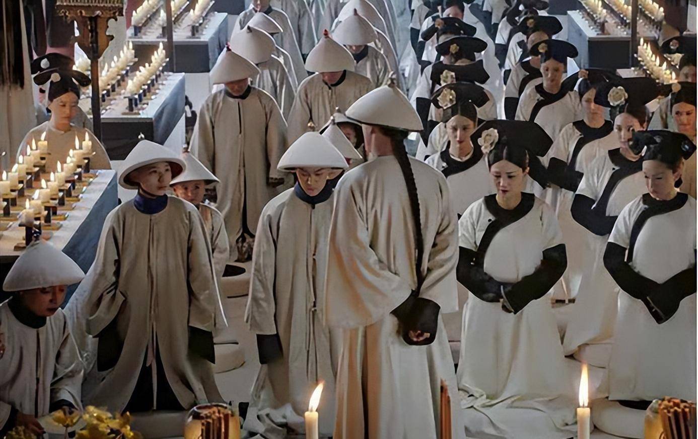 然后,在老皇帝举行葬礼之后,中央政府会下发一系列文件,通告全国,说明