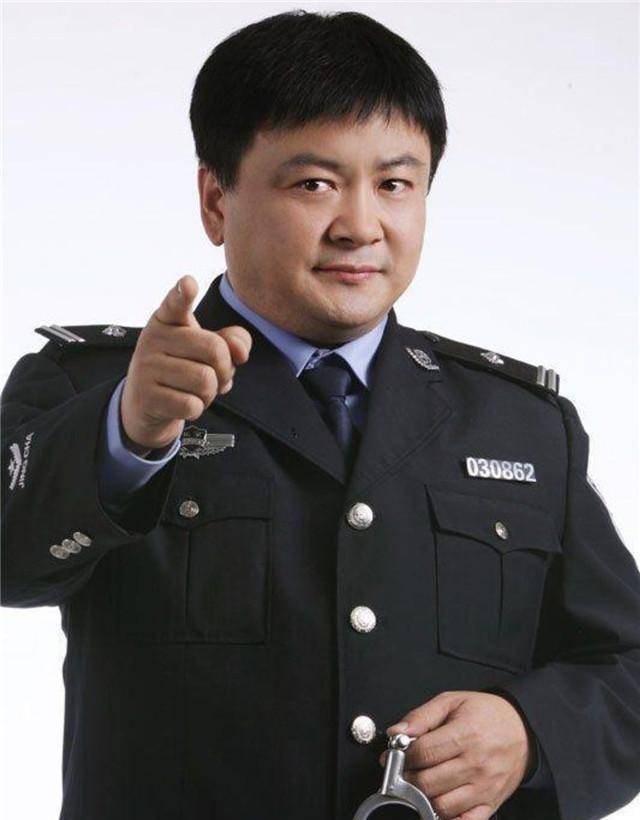 37岁演班长走红,今因一句话被推上风口浪尖,网友怒斥:没素质_洪剑涛