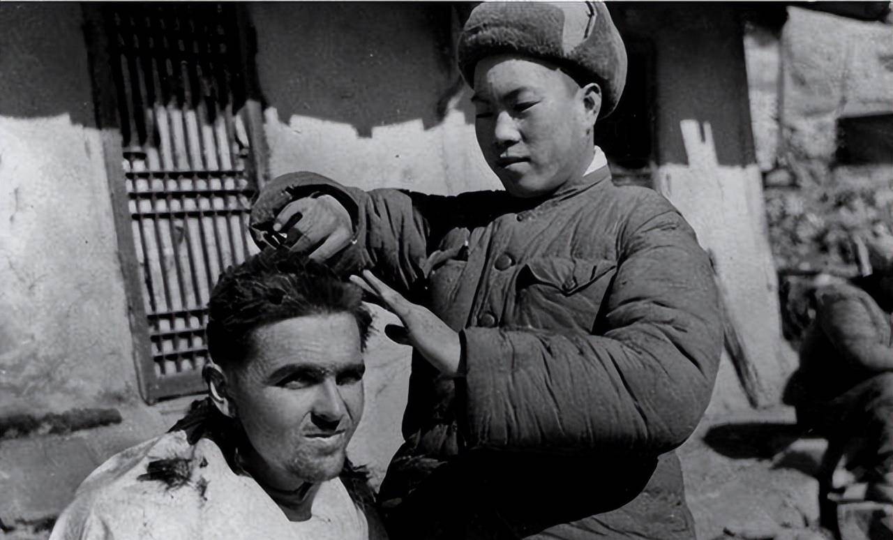 身边的战士和美军士兵无不欢呼雀跃,当刘禄曾和志愿军战士们撤出阵地