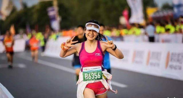 这名女子名叫罗茜·鲁伊斯,出生在波士顿.