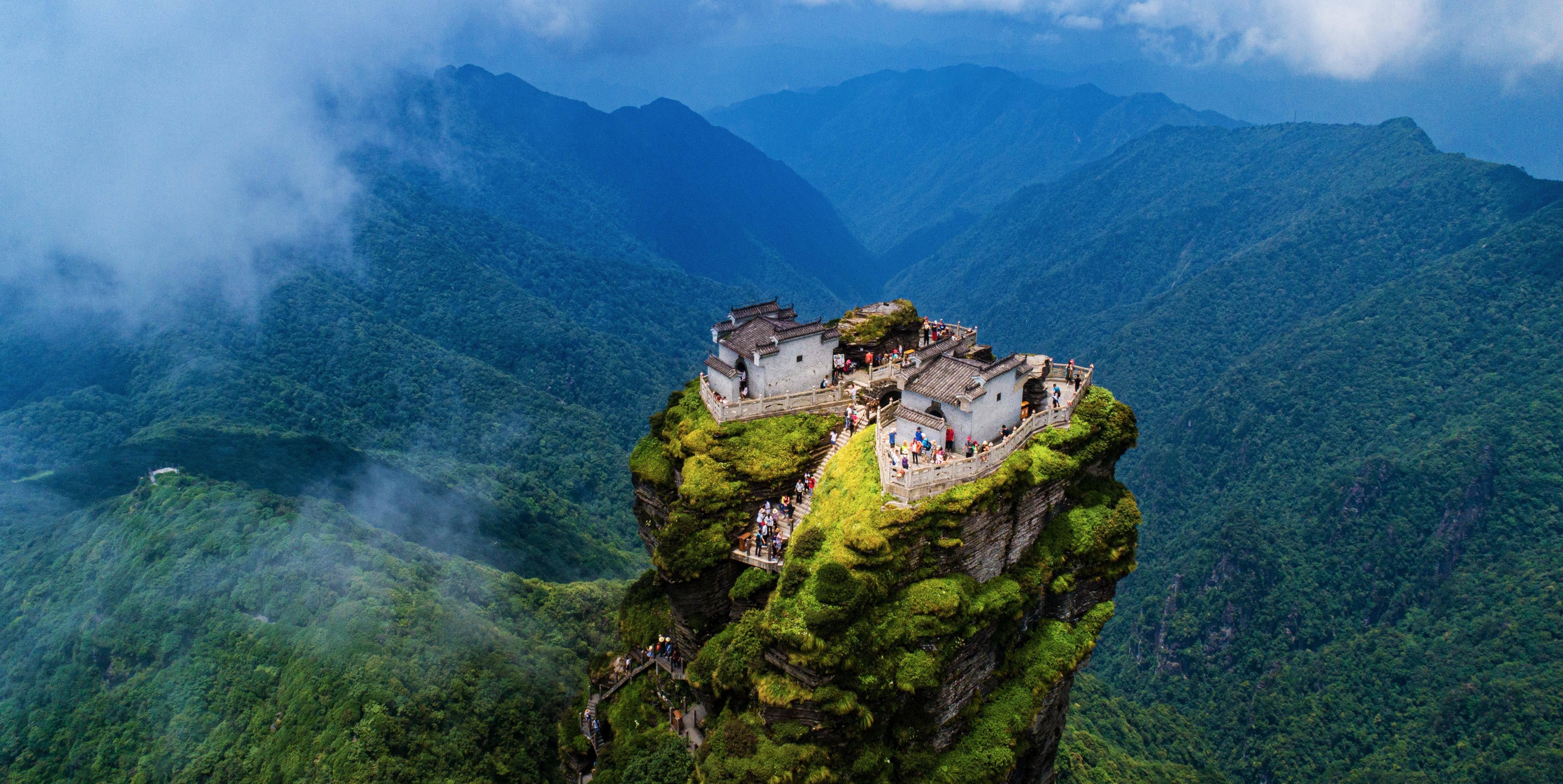 梵净山:中国佛教五大名山之一,国家5a级旅游景区,在贵州铜仁