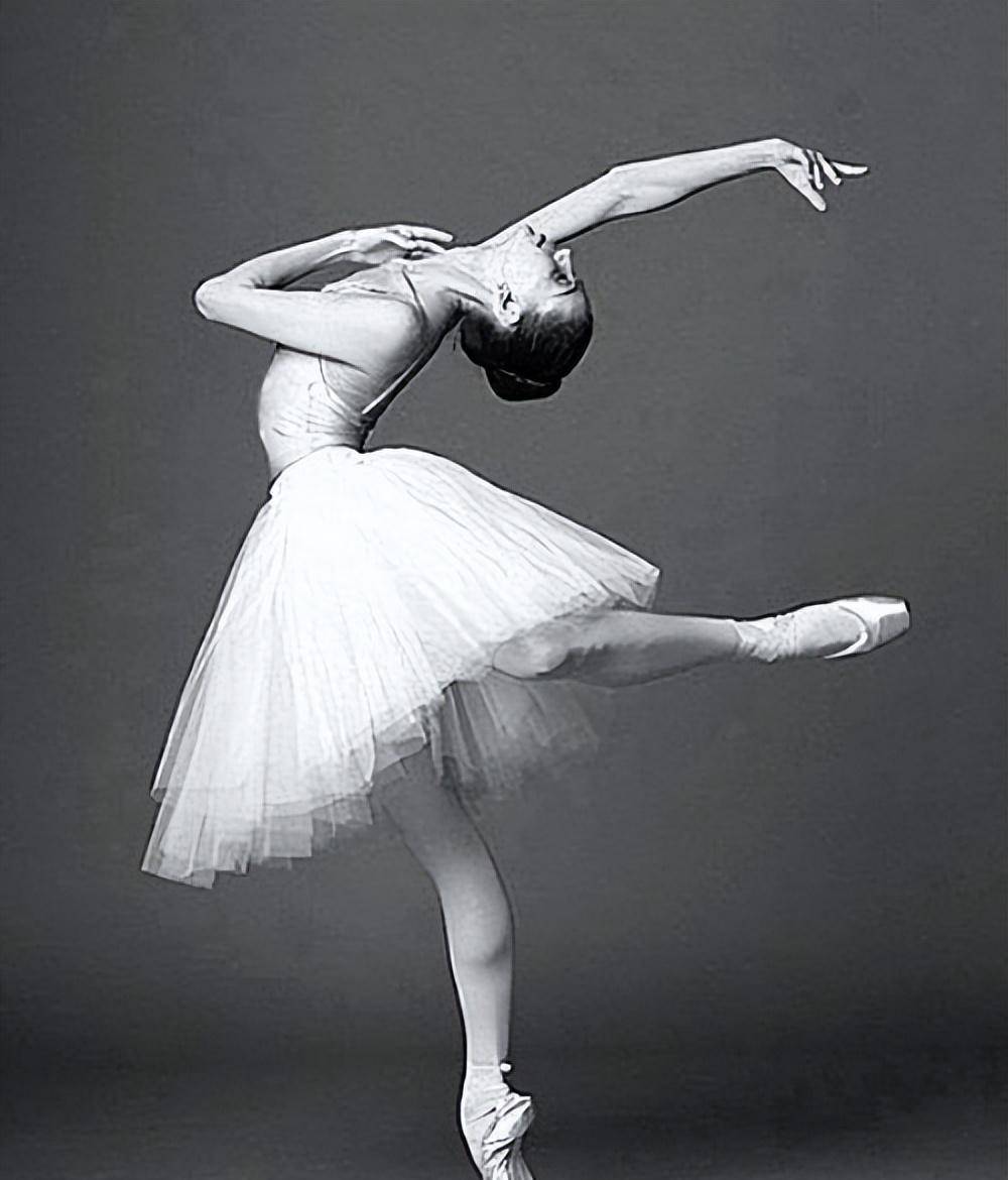 其中有一个节目是著名的博登维泽芭蕾舞团表演的《蓝色多瑙河》