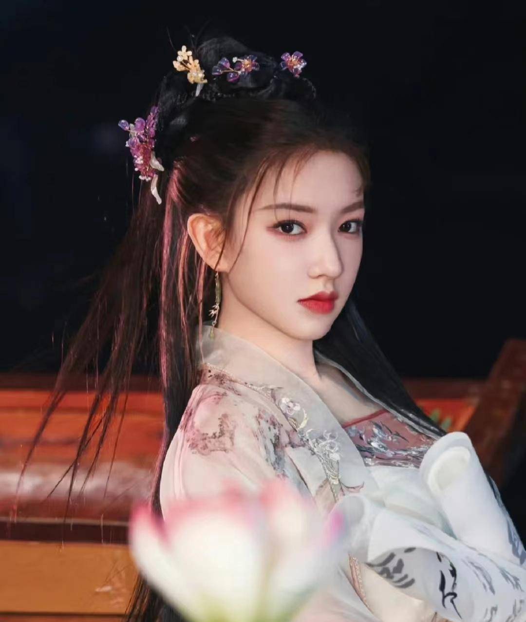 程潇晒泰国游客照,泳装吊带尽显好身材_度假_照片_古装