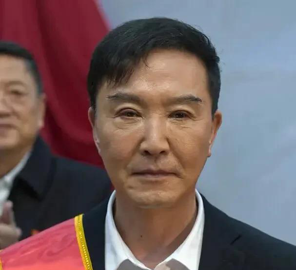 吴刚回应!讲明4点:整容?加戏?儿子演技差?尬演徐忠劝杨健?