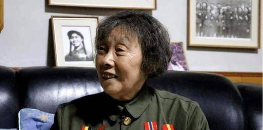 一等功臣,却隐姓埋名16年,身份暴露原因令人落泪_解秀梅_部队_老人家