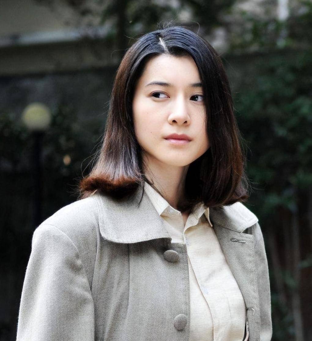 黄海冰:不接受前妻丁克,二婚娶小12岁娇妻,生一儿一女幸福美满_闫妍