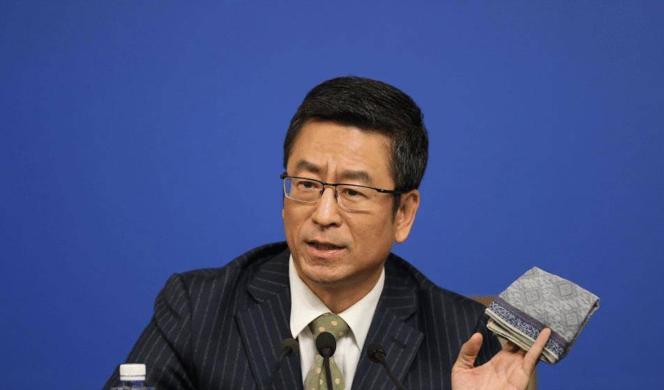 白岩松:请善待他们_生活_压力_社会