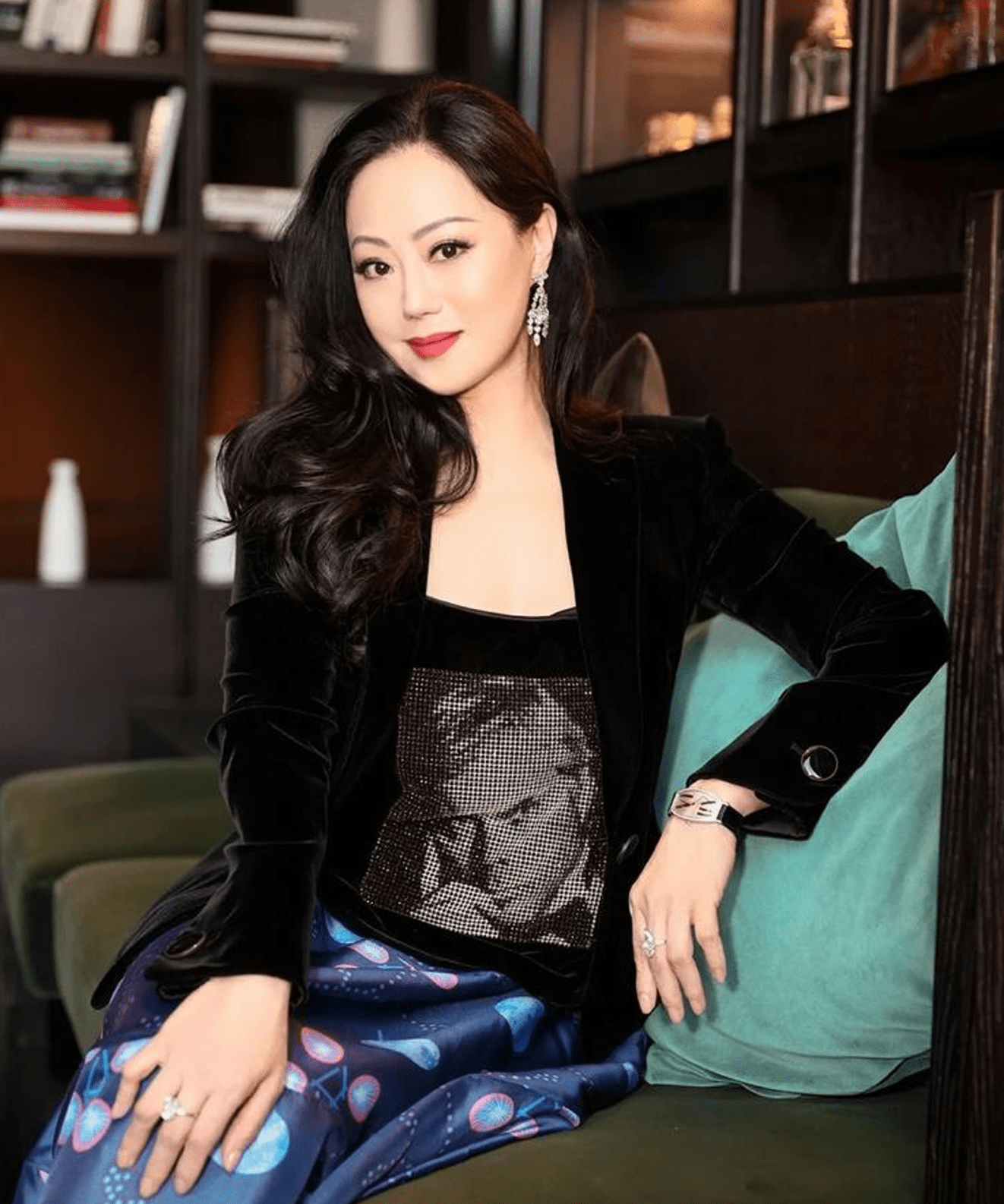 章小蕙情人节获儿子送花很开心,母子感情回温,与女儿关系仍疏离