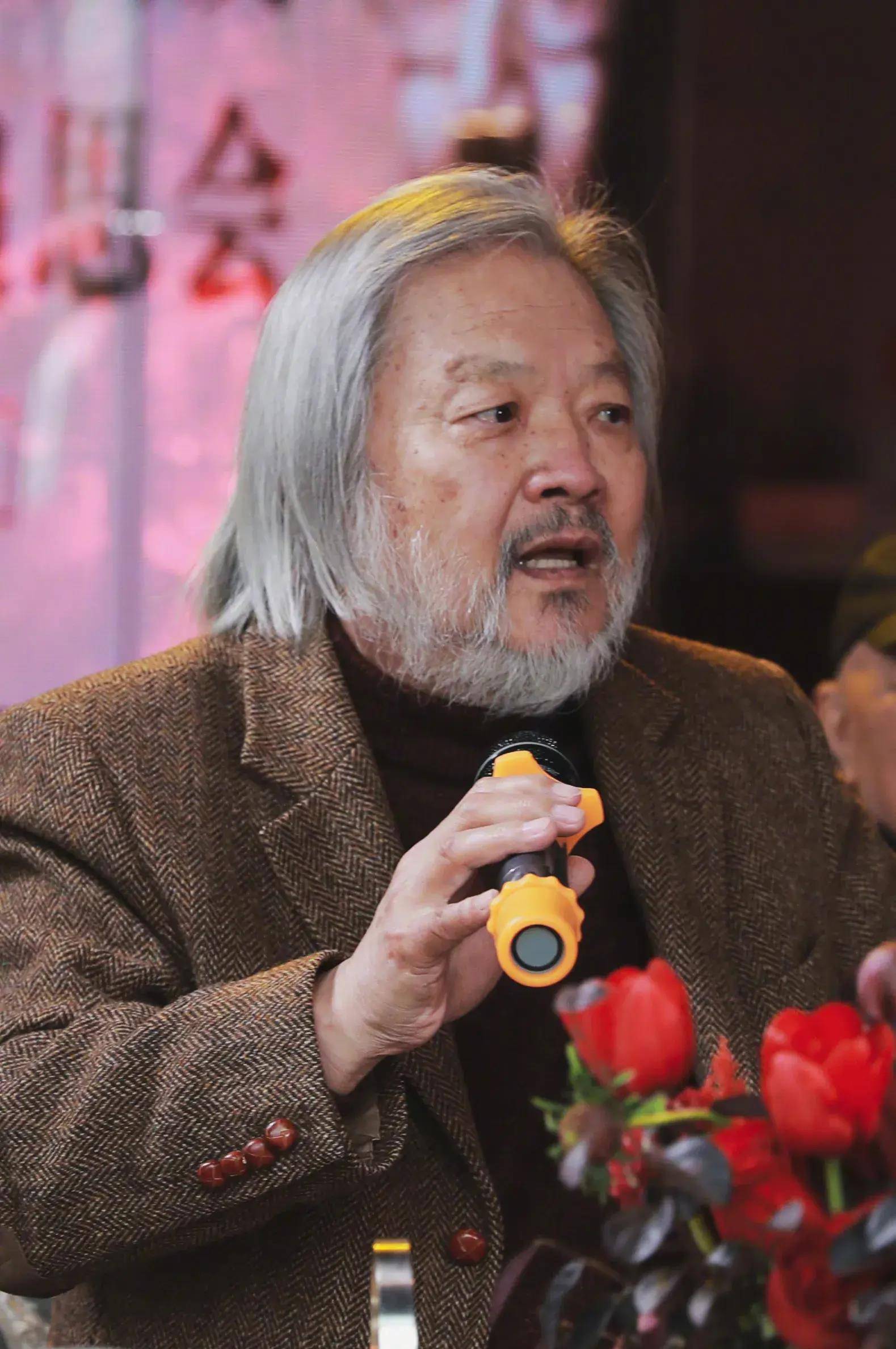 1995年,执导的剧情电影《日光峡谷》入围第46届柏林国际电影节主竞赛