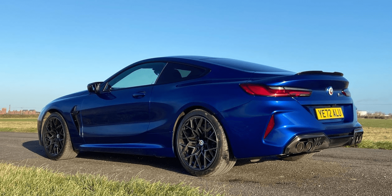 clar平台的顶端,2023款宝马m8雷霆版实拍图发布_搜狐汽车_搜狐网