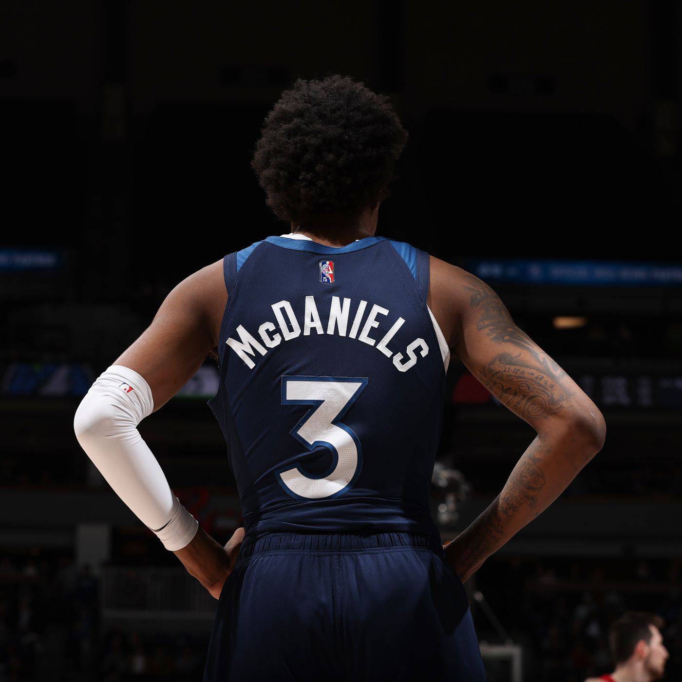 他们得到了kd,但我们有杰登-麦克丹尼尔斯,他可以去防守他