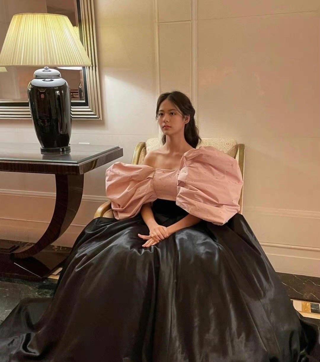 她的女儿刘莳被赞誉为最美星二代_水晶_母亲_漂亮