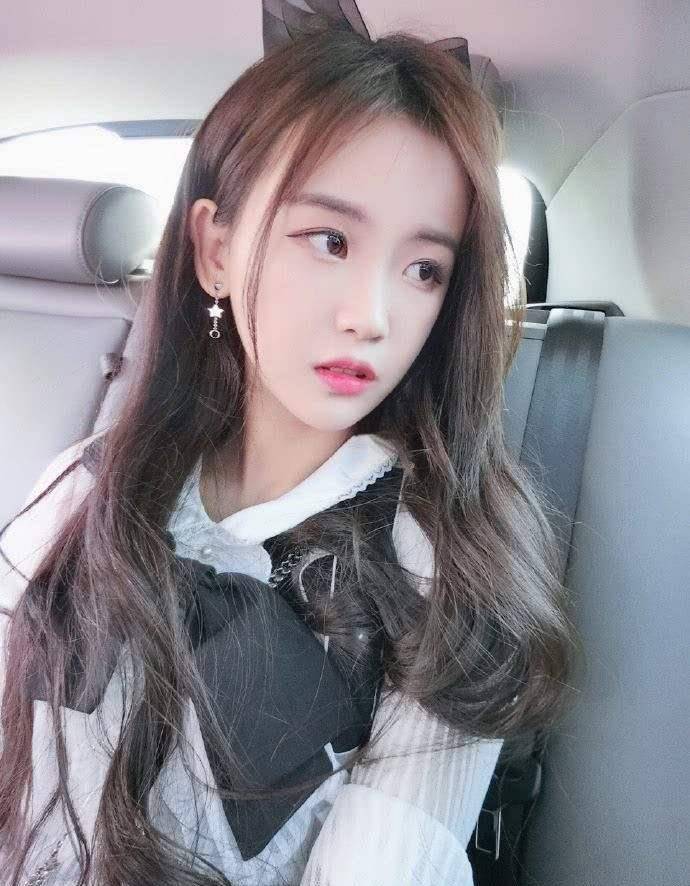 杨清柠微博发布卸妆vlog,粉丝看后表示化妆术堪比整容术!