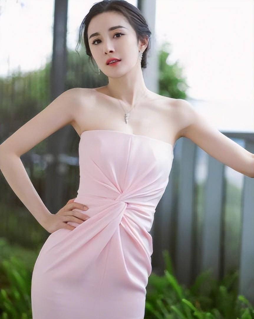 杨幂身材有多好?当穿上浴巾裙后,美得让人【图】 _今日新鲜事