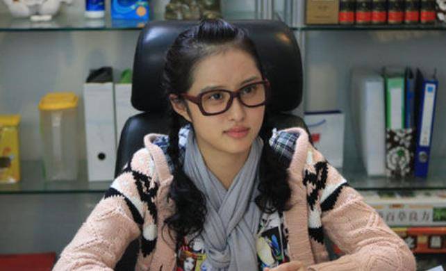 《丑女无敌第一季》:当中的女主角很不容易,为了角色故意扮丑_剧中