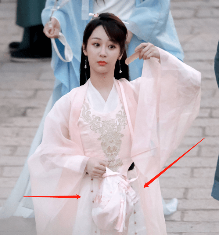 杨紫上《萌探》cos紫薇,模样清纯又灵动,小粉包意外引热议_造型_角色