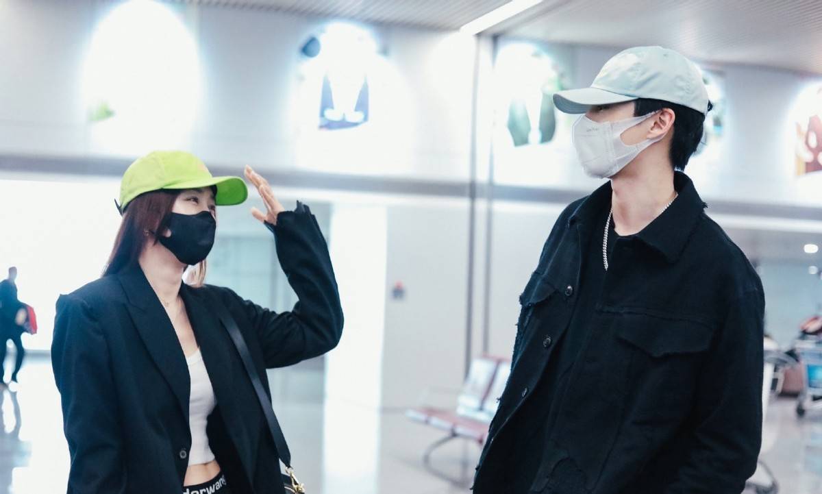 小20岁王鹤棣接机秦岚!