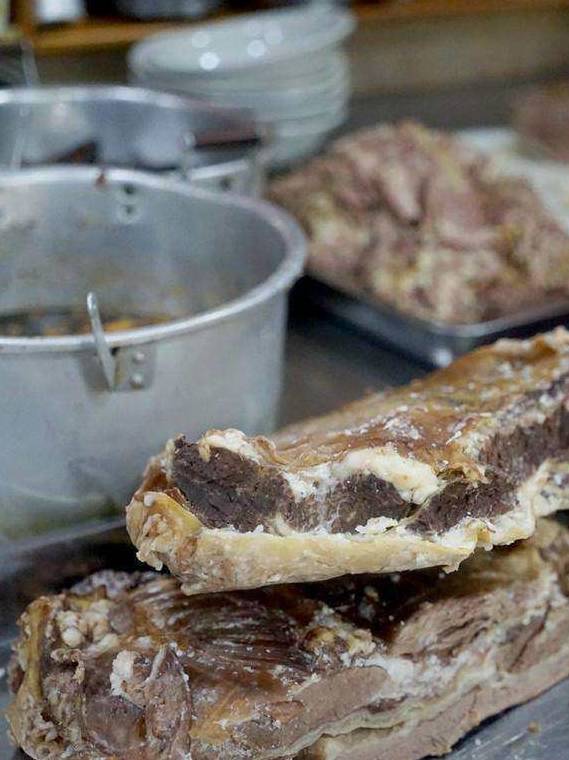 这家面馆只卖牛肉面，开到凌晨三点才关门，被称为宁波深夜食堂(图4)