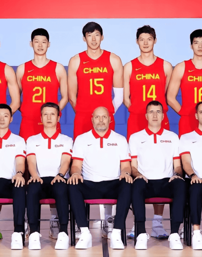 中国男篮全家福曝光!