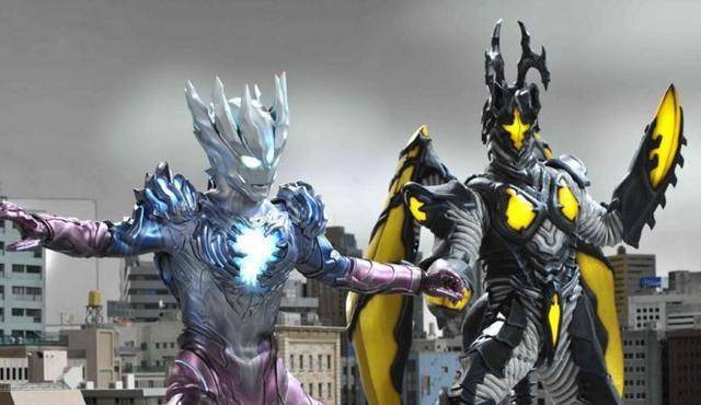 黑田朝生绘制赛迦奥特曼名场景:海帕杰顿造型帅气,赛迦宛如魔神_画面