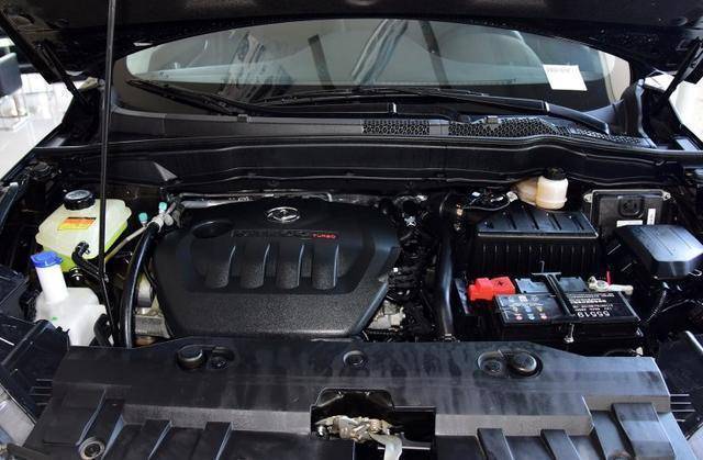 3l发动机,最大功率为123kw,匹配6速手自一体变速箱.目前现款ax7 2.3l