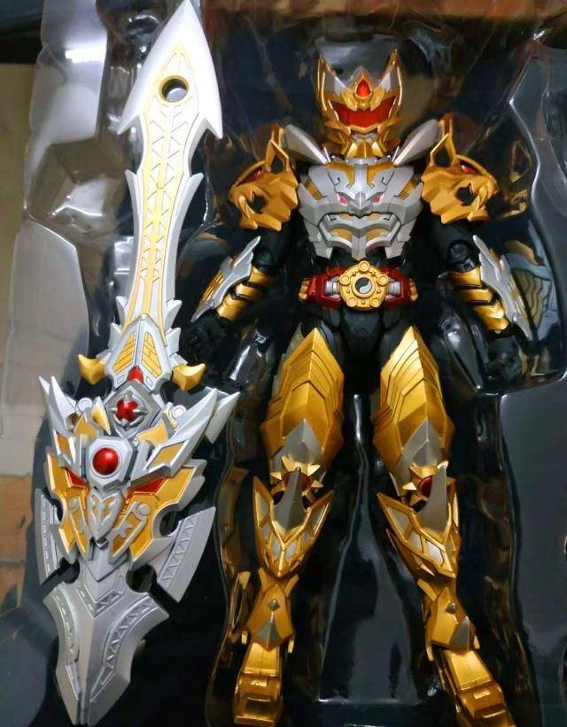 铠甲忠实粉花大价钱买下帝皇侠手办,快递到家发现还不如绿巨人_勇士