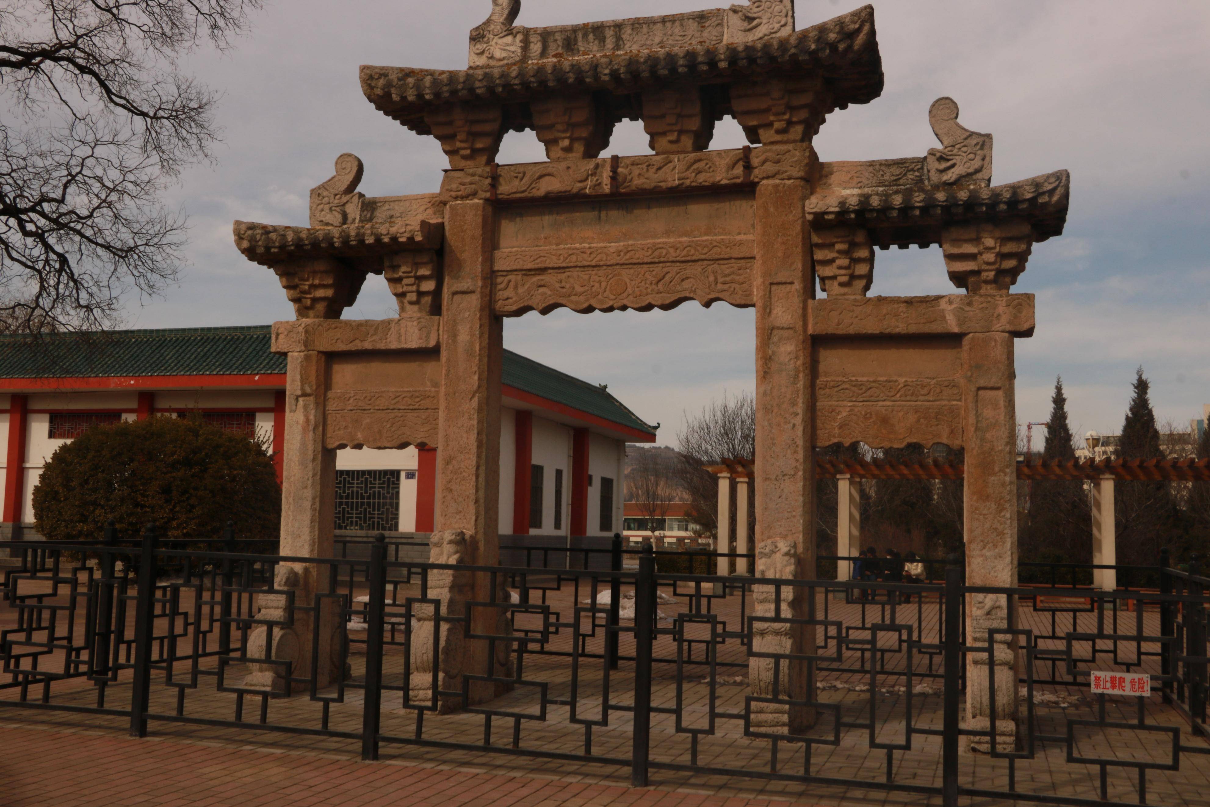 畅游平凉宝塔公园随笔_城区_孩子_楼板