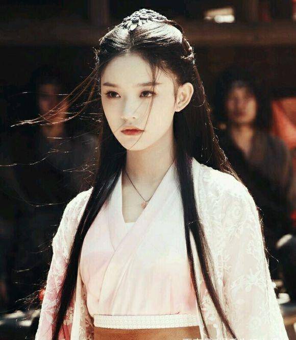 林允新剧《彼岸花》将上线,现代装的她真的颜值在线!