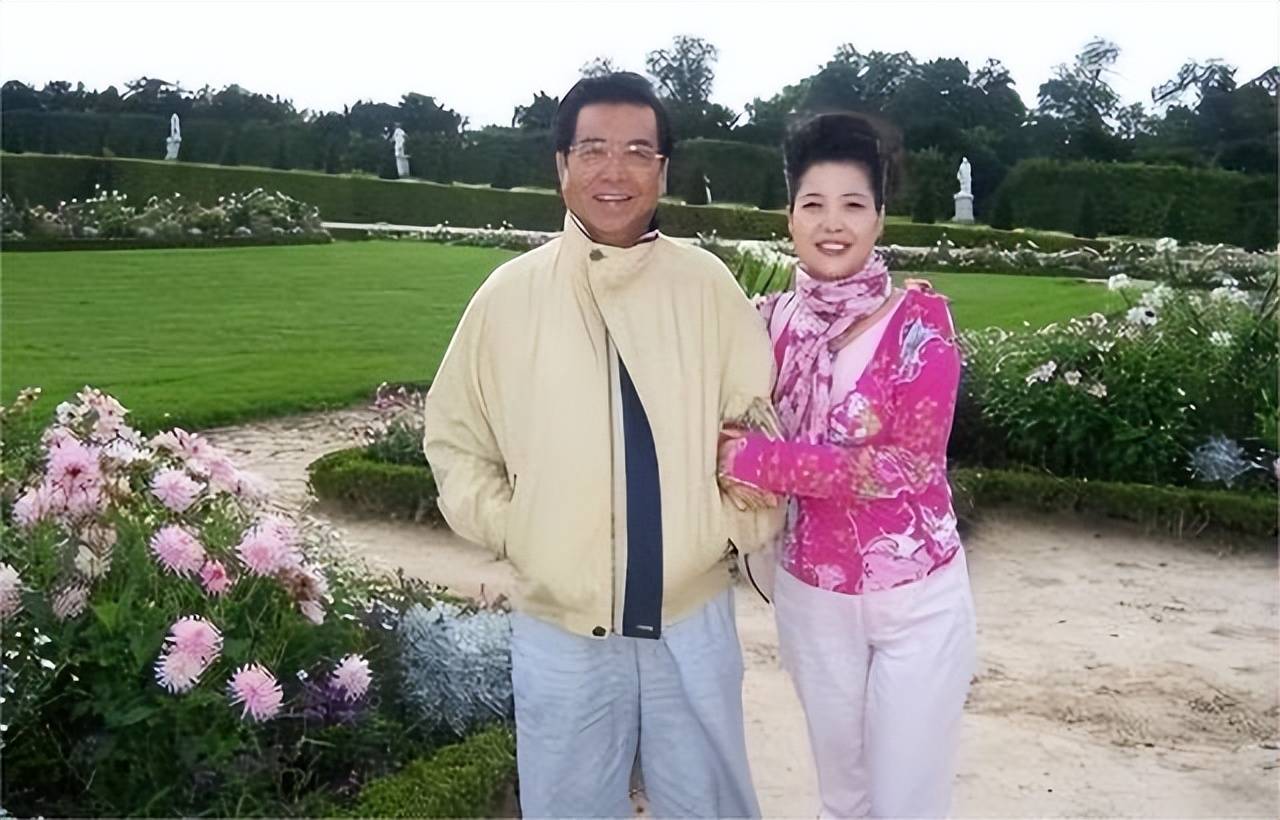 李双江梦鸽与友聚餐,喝酒听音乐心情大好,儿子李天一或今日出狱_视频