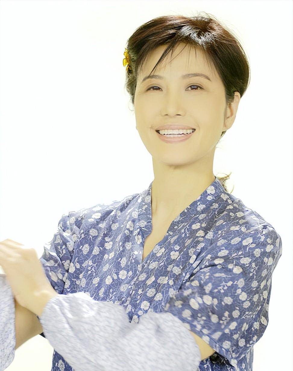 演员吴玉华,愈来愈有气质,比年轻时更耐看!